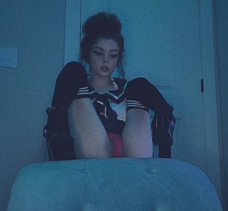 Lavdfe0420's tweet photo. Cum be my simp today ;)

#findom #findomme #buying content #finsub #whalesub #goddess #financialdomination #softdomme #princesstreatment #spoilme #paypig foot worship #humanatm #selling bnwo https://t.co/0bLOeiAXYd
