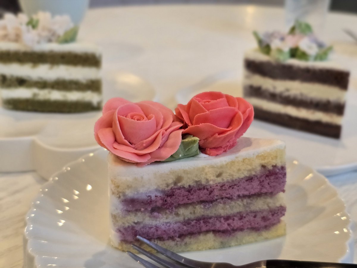 kakapopopo007's tweet photo. レぬいさんとフラワーケーキを食べに行ってきた🍰
行く度に違うお花が咲いててまた行きたくなっちゃったね。レぬいさん🥰🌹💠🏵️ https://t.co/k8ApVsN8us