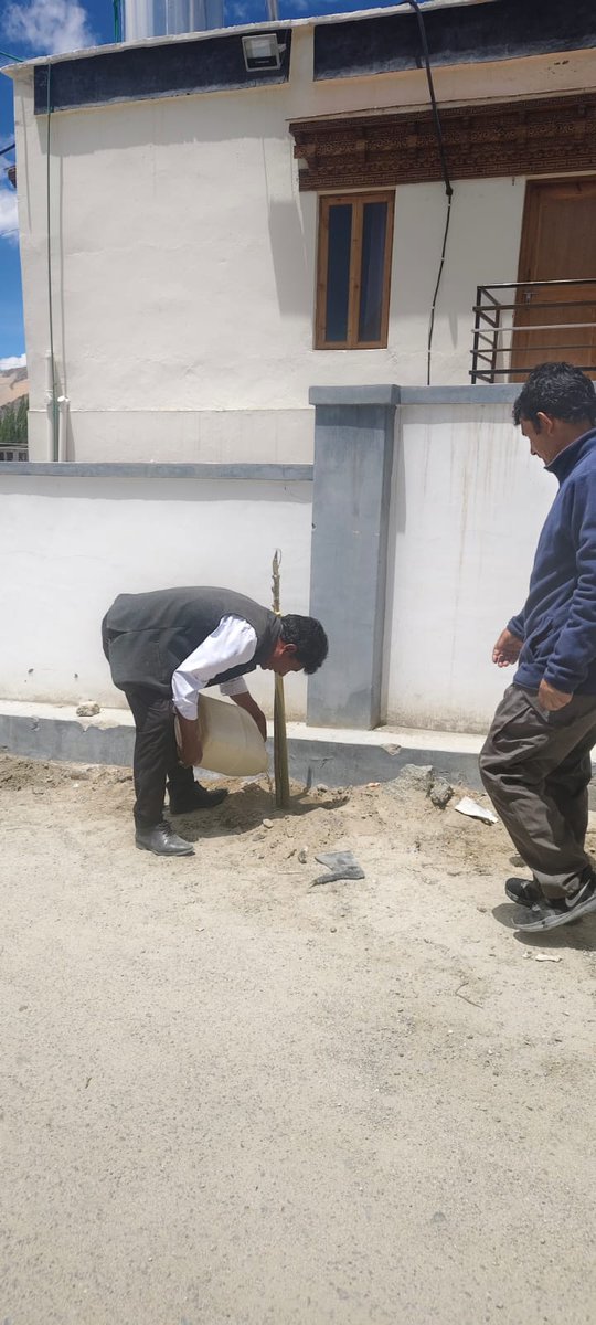 DRC_Leh's tweet photo. A plantation drive was conducted today at Super Bazaar Leh with the participation of the staff of the Supervision Wing, District Audit Office, and BDCS, reaffirming our collective commitment to a greener and cleaner Leh . 🌱
@MinOfCooperatn
@lg_ladakh 
@ashishkundra https://t.co/REZMoMSScR
