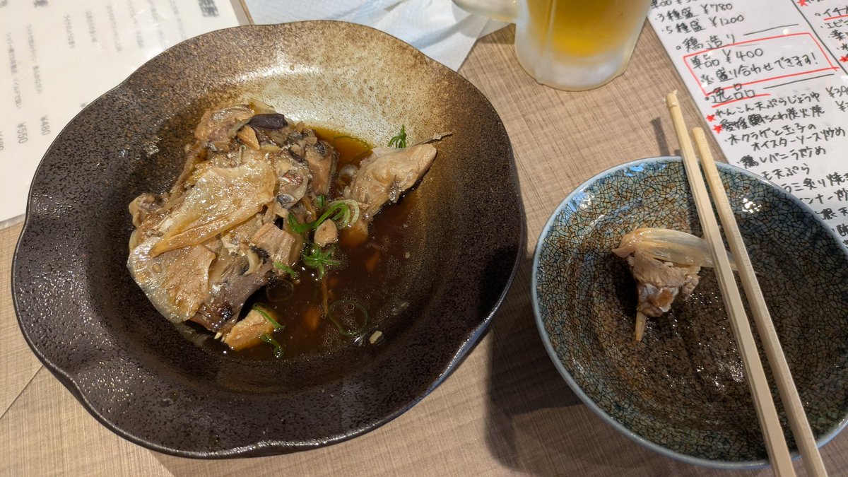 Niboshi_Lo's tweet photo. 職場近くの居酒屋で軽く飲むなど
ビール２杯、魚の煮付け、ささみ一夜干しで1200円弱
うーん、安い！ https://t.co/r7wNnzeYaq
