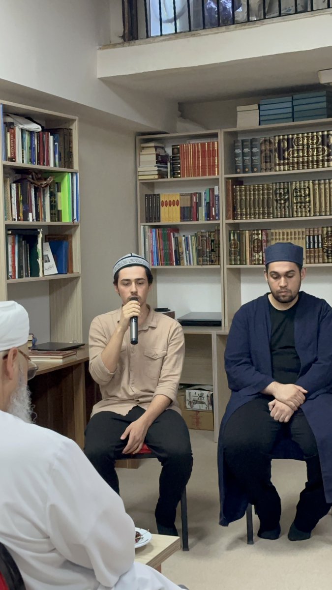 ifam_uskudar's tweet photo. İFAM Üsküdar Şubemizde bu yıl da bir mezuniyet sevincine daha hep birlikte şahit olmanın bahtiyarlığını yaşadık. Kimi anlarda geçmişin hatıraları yâd edilerek gönüller duygulandı, kimi anlarda ise muhabbet ve tebessümlerle meclisimiz şenlendi. https://t.co/JSLdnINi6K