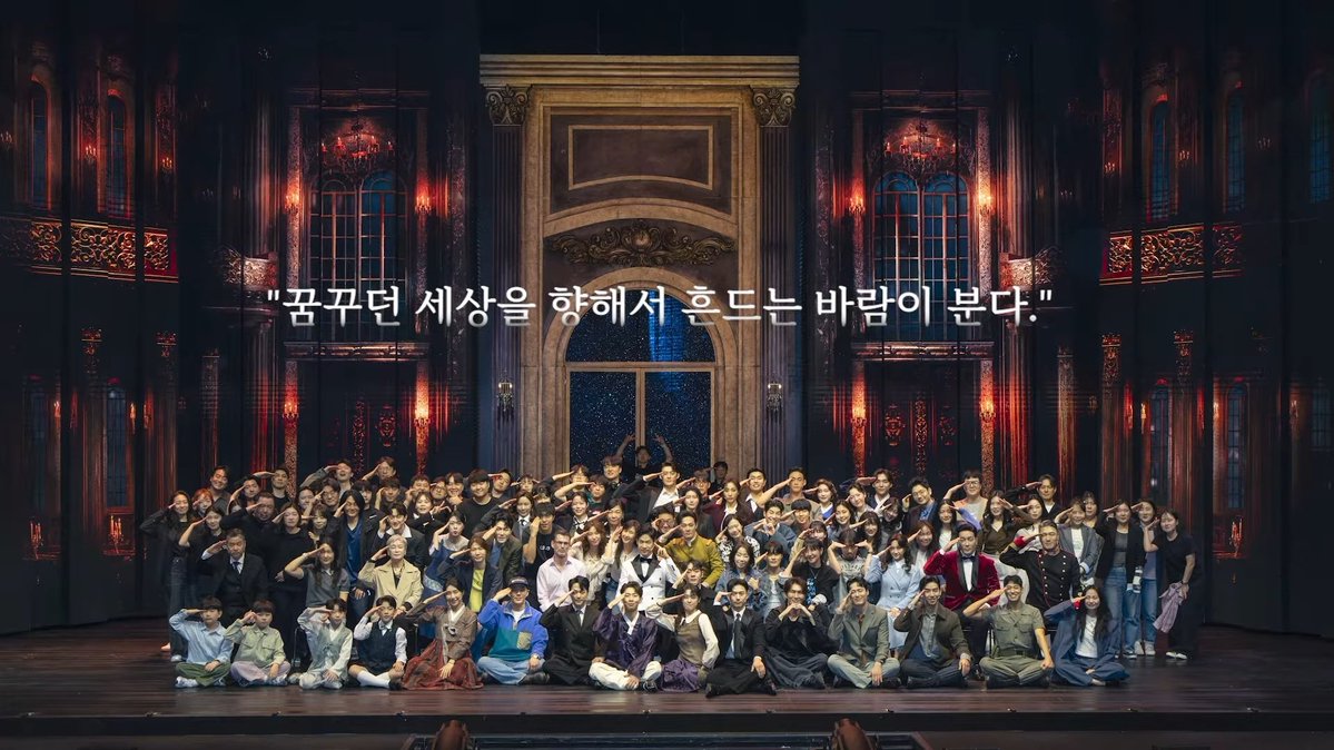 geongeong_'s tweet photo. 우리아자씨 경례안하구 또 하트하고계셔..... https://t.co/OKl5vSsyMY