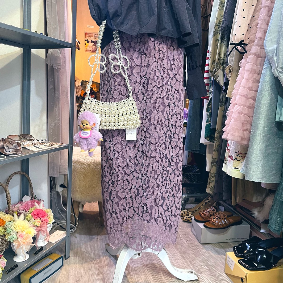 mischievousfff's tweet photo. 本日営業日です🧚
今日のディスプレイはモンチッチカラーズパープルちゃん💜と合わせて、レオパード刺繍スカートでコーディネート💜
是非、店頭にて見てみてくださいね🧚

#mischievousfairy
#亀有
#セレクトショップ
#モンチッチカラーズ
#パープルコーディネート

https://t.co/NdBMseqPoR https://t.co/L8t6sQgiUf