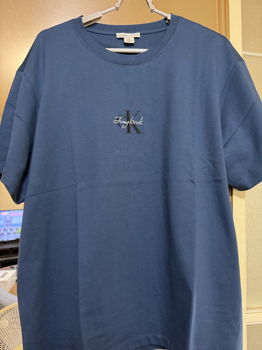 ch1i_11's tweet photo. グク✖️カルバンクラインのTシャツ届いた☺️✨
デブすぎてLサイズ着てピッタリすぎるぐらいかと思ったけどほどよくゆとりがあって良い感じやった🙆‍♀️
大事に着よ。 https://t.co/ckG0Eknqin