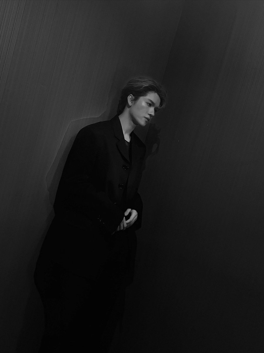 YorchUniverse's tweet photo. IG : criscrisii ลงรูปยอร์ชในลุคชุดดำสุดเท่จากงานกาล่าภาพยนตร์ ‘กฤษดาพาราไดซ์’ พร้อมแท็ก IG ส่วนตัวด้วย

กฤษดาพาราไดซ์ @ yorch_yongsin
@ amiparis @ ppgroupthailand
@ hollyhua @ nongnuu_noo
@ criscrisii @ punspective @ pp.ranat @ au_kawinnart

ฝากไปกด ❤️ กันได้เลย
https://t.co/4H4fwgIJEv

#YORCH #요치 #POW #파우 #YORCHUNIVERSE
