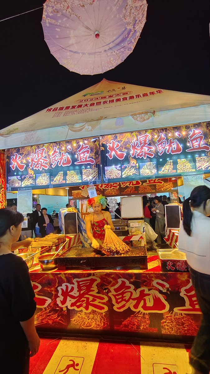 Leia8184's tweet photo. Craving late-night street vibes Warm takoyaki with mayo u0026 bonito flakes hits different after a long day https://t.co/oEEooV4tLN