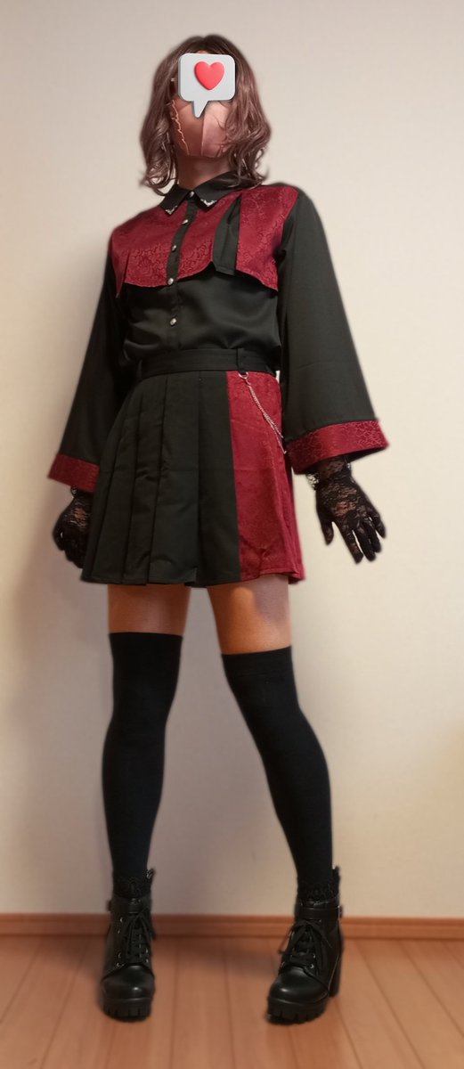 usakana_josou's tweet photo. 同じかわいいお洋服で同じようなポーズにみえて何故か見え方がチガウ？🐣
カメラの高さを変えてアングル比較お写真です📸
といってもローアングルに拘るのは私の癖です💖
低い方が脚はより長く顔は小さく、高くなるとお洋服のかわいさが際立ちますね🎀
みなさんはどれがお好みですか？💕
#女装
#axes https://t.co/xC9tMJJkJ6