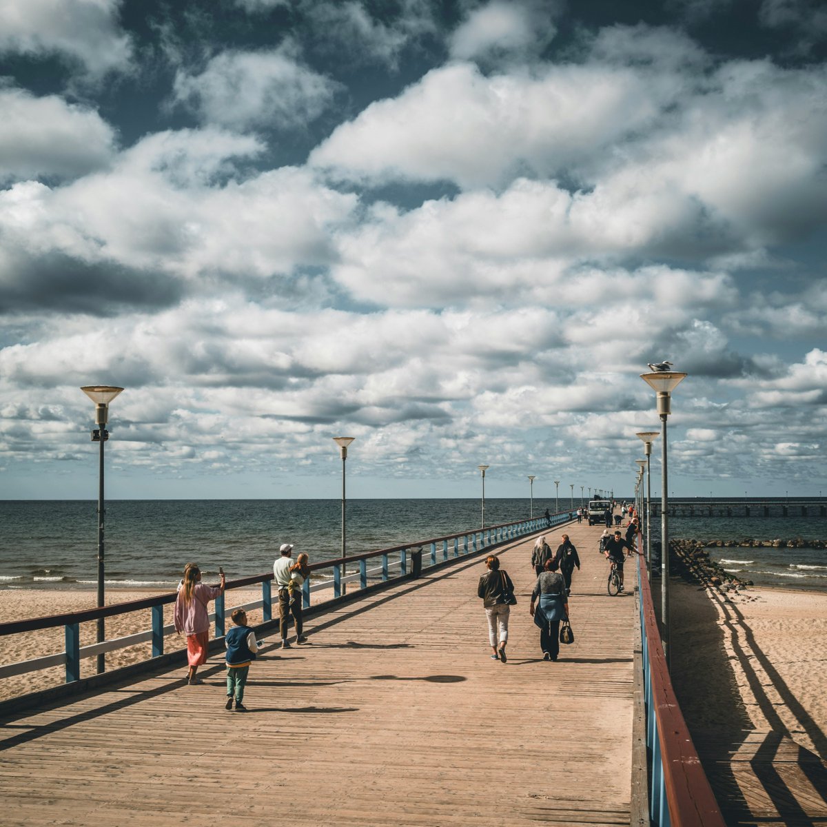 RotaryDE's tweet photo. Palanga ruft 🌊 

Vom 3.–5. September treffen sich rund 2.000 Rotarier aus aller Welt zum Rotary Action Summit – mit inspirierenden Speakern, spannenden Workshops, der Rotariada und vielen Gelegenheiten für Austausch und Freundschaft.

👉 Jetzt anmelden: https://t.co/j4oQzC1yhL https://t.co/yn40zFMGtb