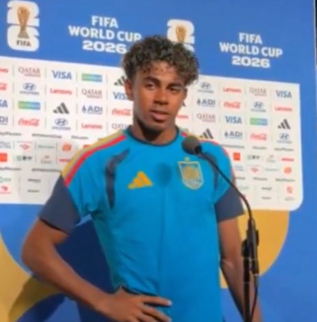 ActuFoot_'s tweet photo. 🚨 Lamine Yamal 🇪🇸 réagit à la célébration de son frère dans les tribunes après la victoire de l’Espagne. 😁👇

« CELA M'ÉMEUT DE VOIR MON FRÈRE HEUREUX, de voir ma mère mener la vie qu'elle a toujours rêvée et de voir mes amis heureux. 🫂

Au final, c'est ce que je veux. C'EST LE PLUS BEAU RÊVE QU'UN ENFANT PUISSE FAIRE, bien au-delà du football ou de toute autre chose. 🤩

IL COMPTE ÉNORMÉMENT POUR MOI. C'EST COMME S'IL ÉTAIT MON PROPRE FILS. ET JE L'ADORE. 👶❤️ »

🎙️ zone mixte