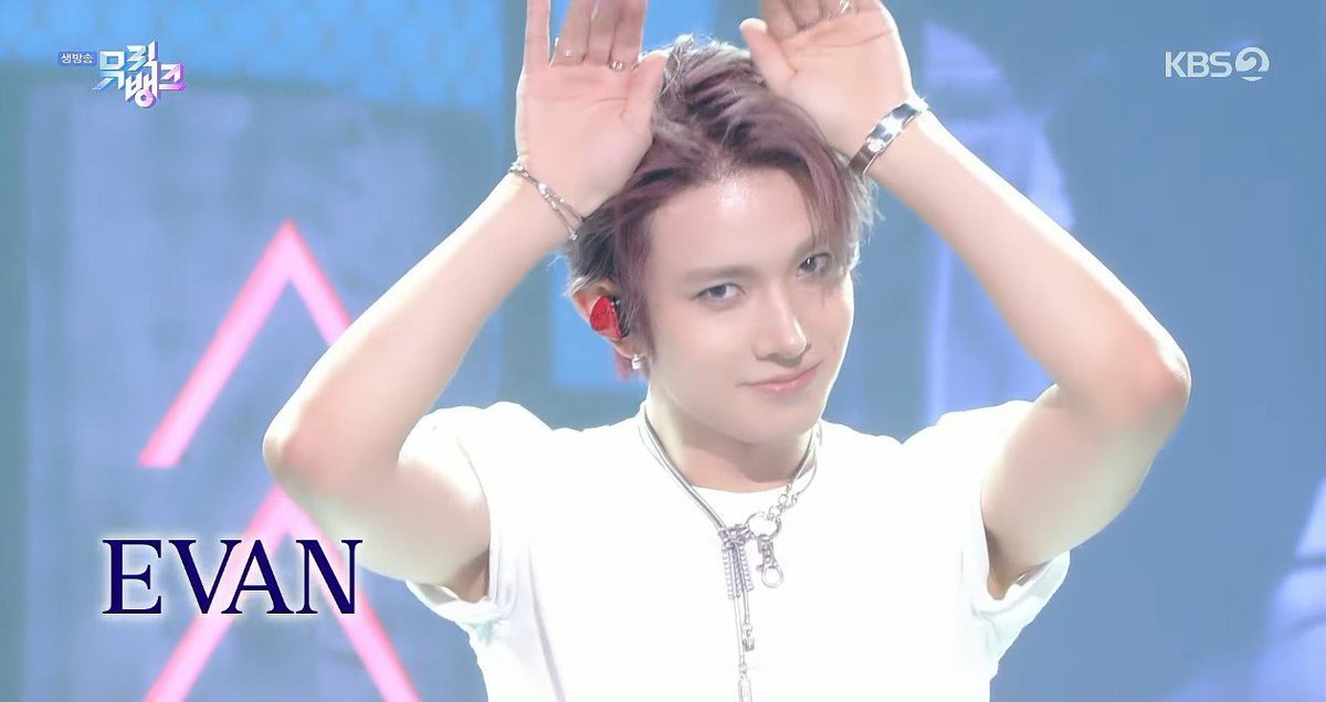 LHSGlobalTeam's tweet photo. [📸] MUSICBANK | 260703

#EVAN Just Performed 𝗥𝗜𝗗𝗘 𝗢𝗥 𝗗𝗜𝗘 and 𝗢𝗩𝗘𝗥𝗙𝗟𝗢𝗪 in Music Bank Today!

#EVAN #에반 @h_evva_n @evan_officialJP https://t.co/bCYjMnVOsE