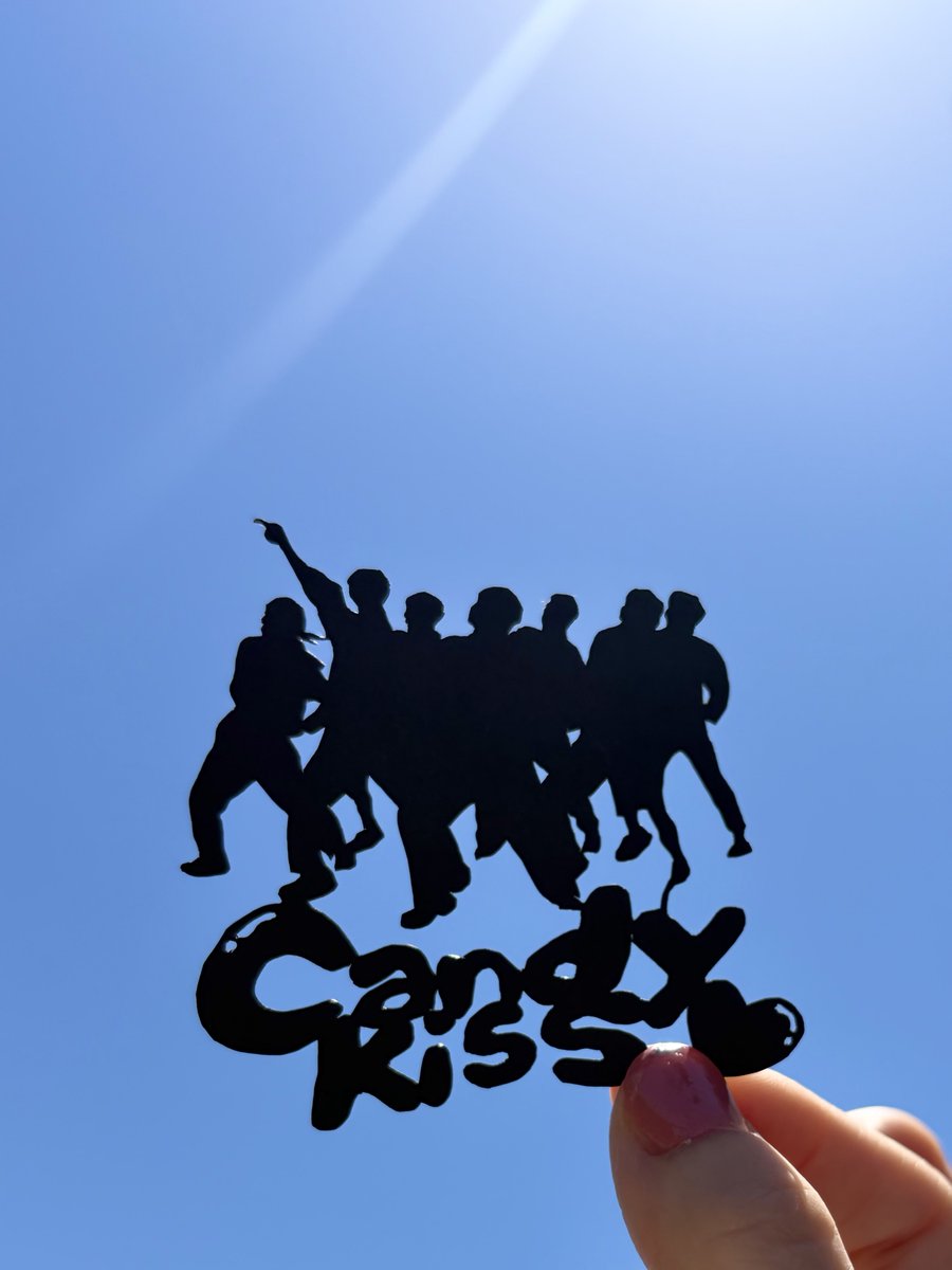 tjtj7_3104so's tweet photo. キャンキス3周年だし、梅雨空が続いて鬱々しちゃうので再掲するね
✨️✨️✨️青空～✨️✨️✨️
 #CandyKiss  #TravisJapan https://t.co/NncA9qz448