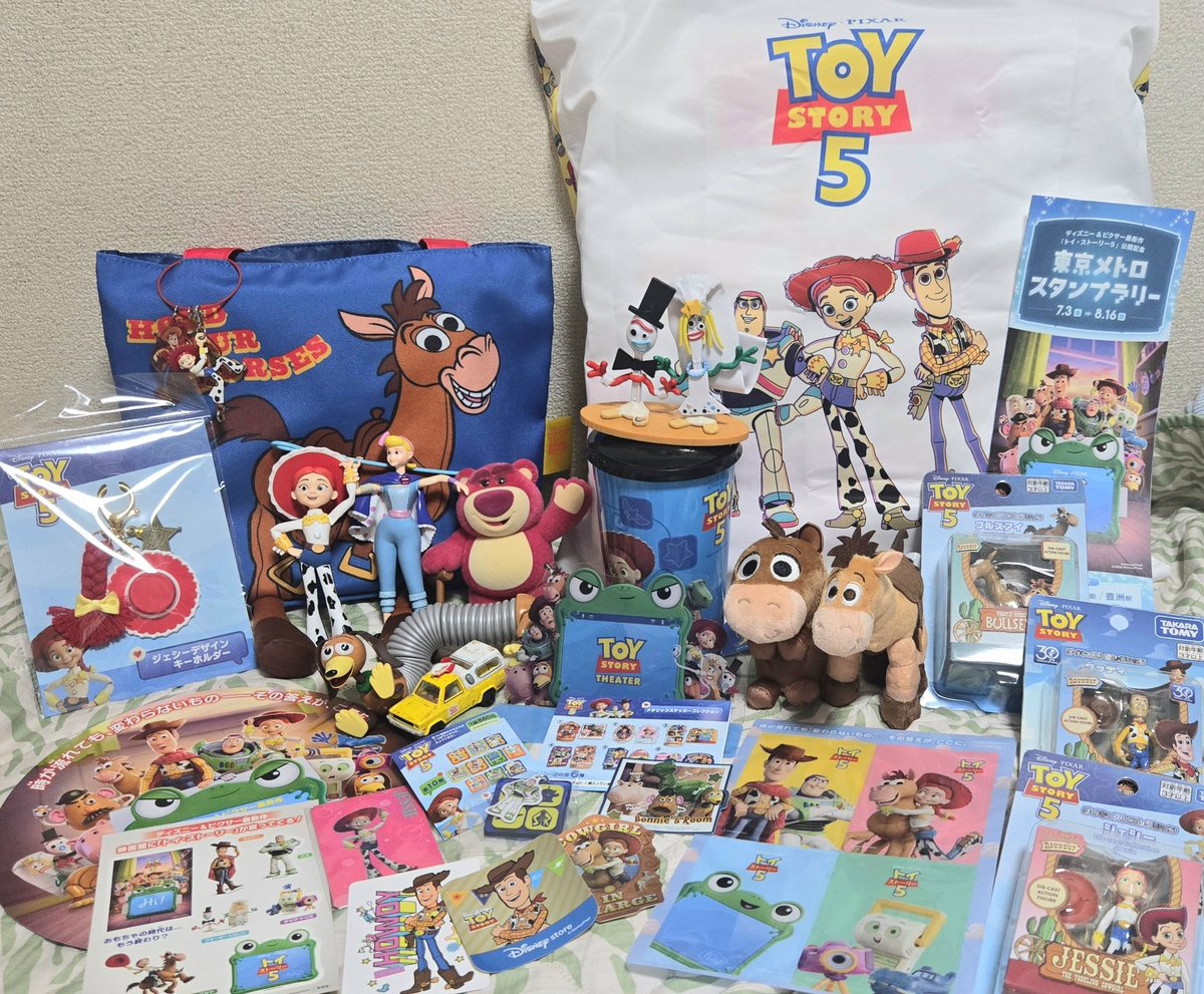 honosan_99's tweet photo. TOY5公開✨朝イチのトイストーリーシートで満喫して3回くらい泣いた😭ポップアップ→ディズニーストア→ゲーセンで大散財したけど、大満喫の1日でした♥️ https://t.co/mvBaKdR2sf