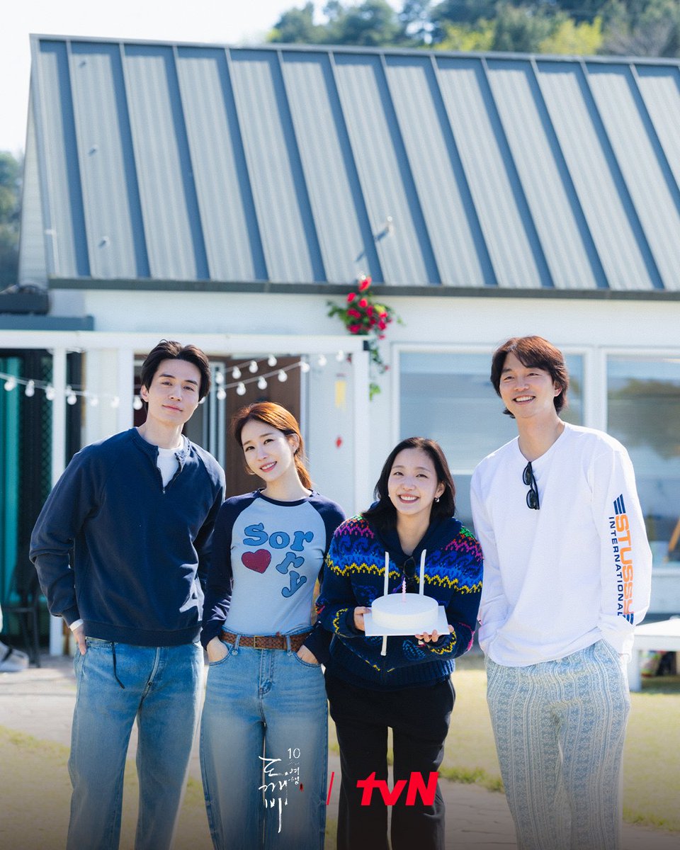 chtvn's tweet photo. [비하인드 스틸]
10년이 지나도 그대로인
깨비네 식구들의 첫 여행💖

tvN 20주년 에디션
함께여서 찬란하神
<도깨비 10주년 여행>
[토일] 밤 9:10 방송

#tvN #도깨비10주년여행
#공유 #이동욱 #김고은 #유인나
#즐거움엔20tvN #스트리밍은TVING https://t.co/bClWyyDHDU