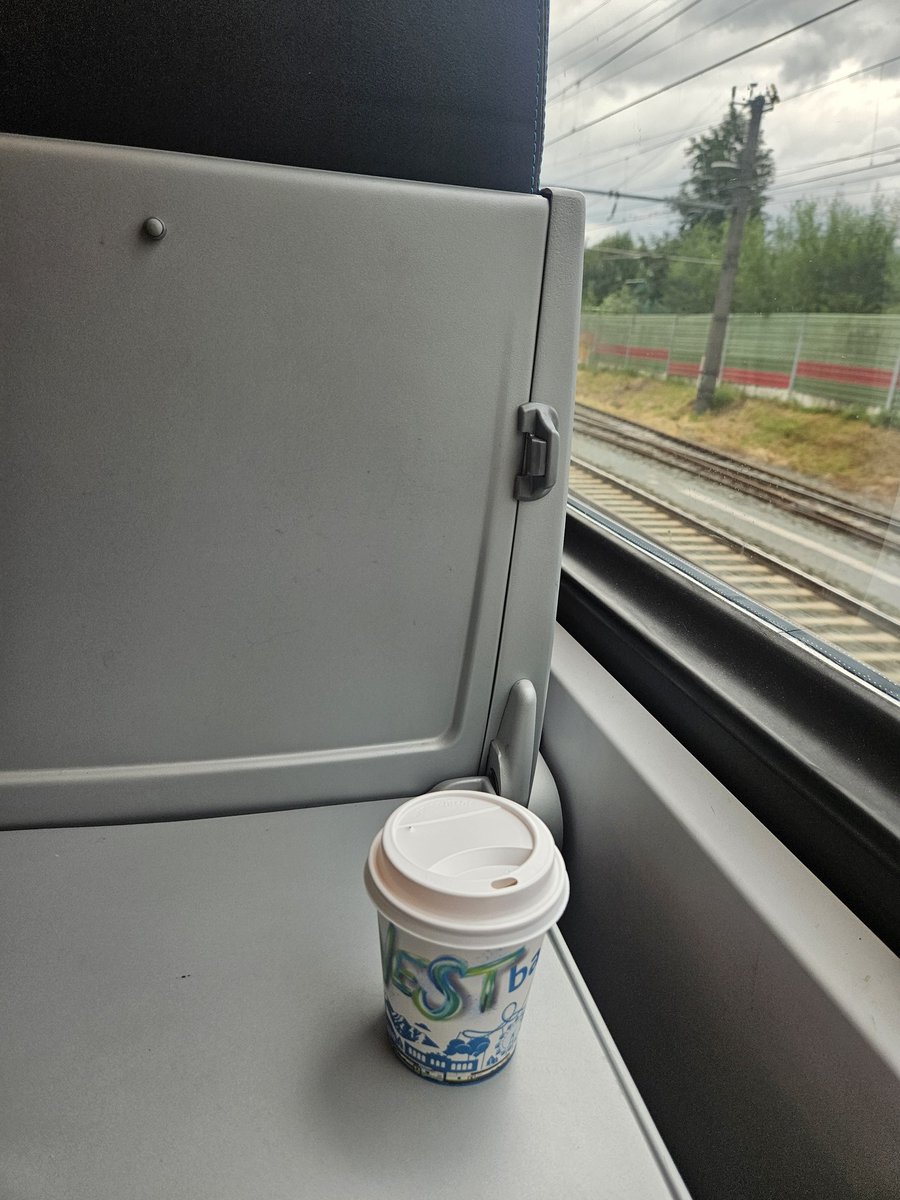 panfan2002's tweet photo. Mit @Westbahn1 reist es sich am besten :D https://t.co/3uDMcFx2aX