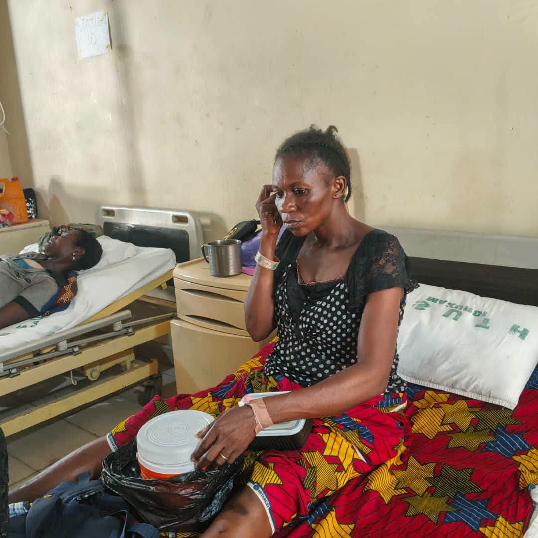 SemaBenue's tweet photo. 2 more snakebite victims from Int’l Market IDP Camp rushed to BSUTH Makurdi, June 28. 

Total: 4 IDPs now on free emergency care under SEMA x BSUTH MoU. 

SEMA’s Sir James Iorpuu: No IDP dies from snakebite due to cost. 

⚠️ Wear boots. Stay safe. 📞09116000180 https://t.co/bplnGSFKoF