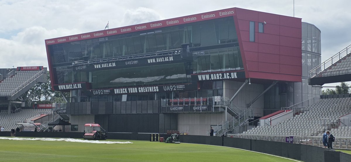 rohitjuglan's tweet photo. You come to this ground and see the stairs on left hand side, your mind take you back to Rishabh pant coming out from there with a broken toe to bat - on the right side a heart broken Rohit sharma after 2019 💔 https://t.co/vliJkIe8iA