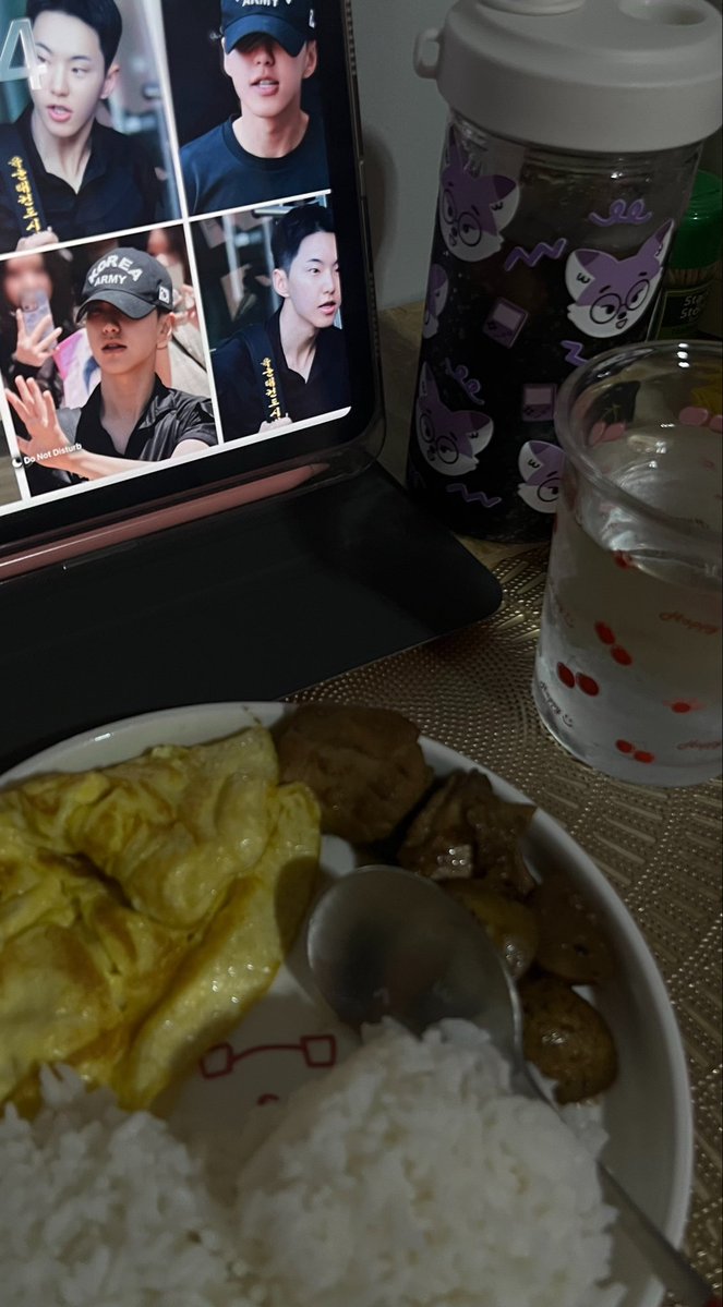 lalaloving_you's tweet photo. wait lang guys kain lang ako, #firstmeal isahan na breakfast lunch dinner q di2 https://t.co/RwbWlUyHIA