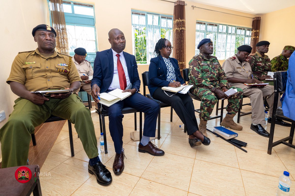 ray_omollo's tweet photo. Chaired a security briefing with members of the Regional Security Intelligence Committee, the County Security Intelligence Committee and local leaders in Emuhaya Constituency, Vihiga County.

We reviewed the prevailing security situation in the area, ongoing efforts to combat crime and interventions being undertaken to strengthen public safety and security. 

The meeting also assessed emerging concerns and reaffirmed our commitment to enhancing coordination among security agencies to ensure a secure and conducive environment for residents and development.