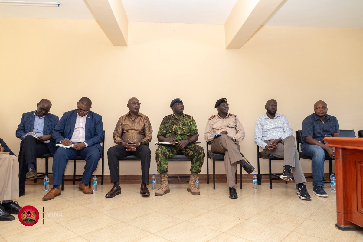 ray_omollo's tweet photo. Chaired a security briefing with members of the Regional Security Intelligence Committee, the County Security Intelligence Committee and local leaders in Emuhaya Constituency, Vihiga County.

We reviewed the prevailing security situation in the area, ongoing efforts to combat crime and interventions being undertaken to strengthen public safety and security. 

The meeting also assessed emerging concerns and reaffirmed our commitment to enhancing coordination among security agencies to ensure a secure and conducive environment for residents and development.