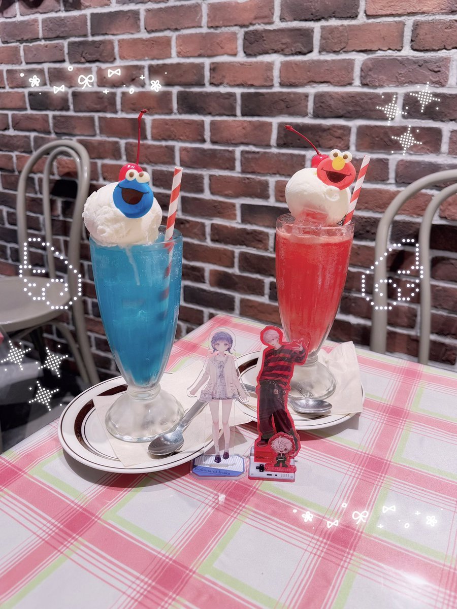 kyoka____12's tweet photo. 💙 #ここなみてみて💙
めちゃかわいいフロート飲んできた🍪💙
いるかちゃんと沢山可愛い写真撮れて嬉しいよ〜！！！🐬◝✩
これからも沢山沢山一緒にお出かけしようねෆ˚* https://t.co/6srSq7XLee