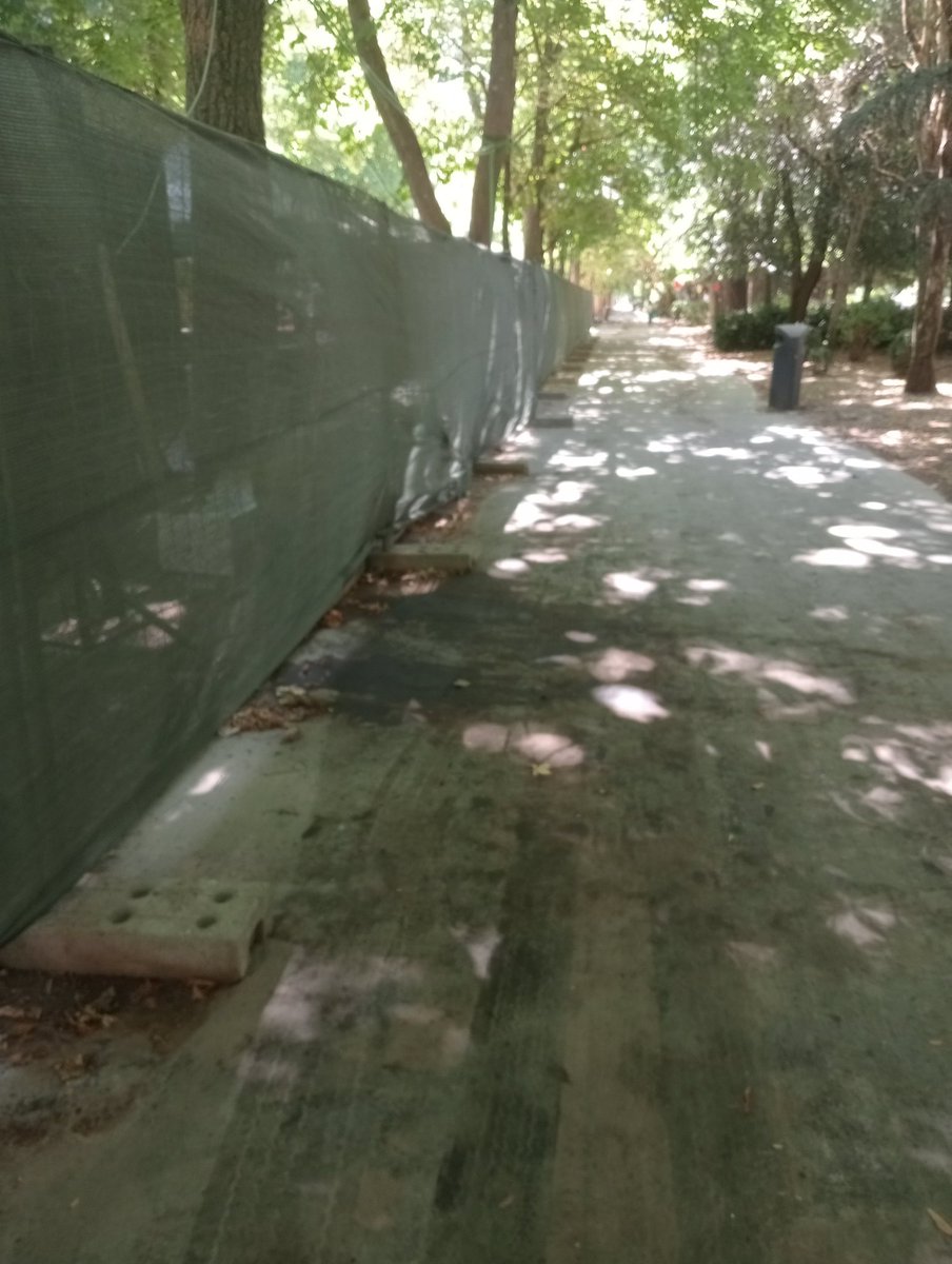 CharlyViteri's tweet photo. Si la Isla ya estaba destrozada, después de fiestas va a acabar arrasada. Lo de tirar los aceites de las food truck a cualquier lado me parece patético https://t.co/TmZmSdOknl