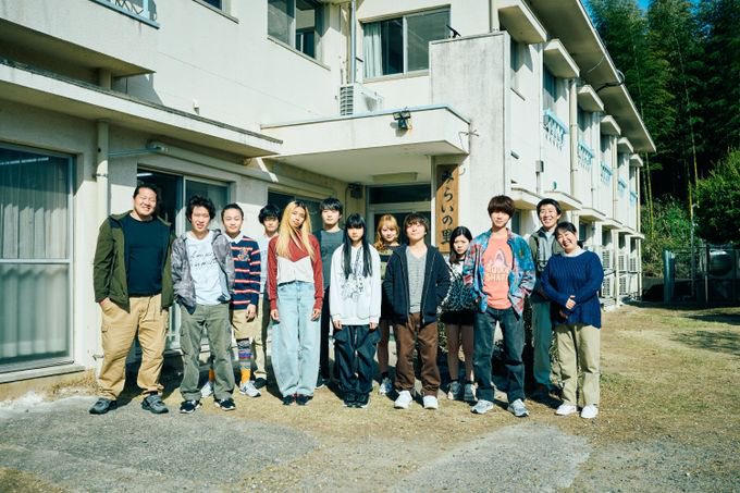 roku555's tweet photo. 『四月の余白』
他者の痛みを理解できず暴力や犯罪を繰り返す少年と、かつて同様に他者を傷つけ、今は更生施設を運営する元受刑者。
重く、鬱々とした気分になることは覚悟して席に着きましたが、脚本が素晴らしく、面白味を纏ってその先まで連れていってくれました。傑作です！ https://t.co/If3lrdJG9M
