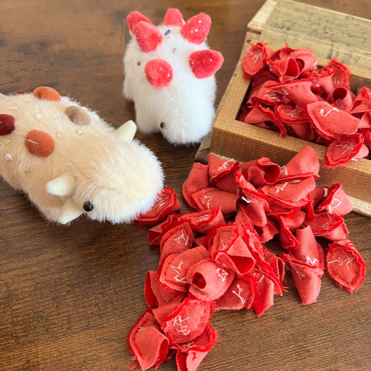 作家 ぬいぐるみ 縫ったぞーっ！！ 全てドライ苺になりました🍓