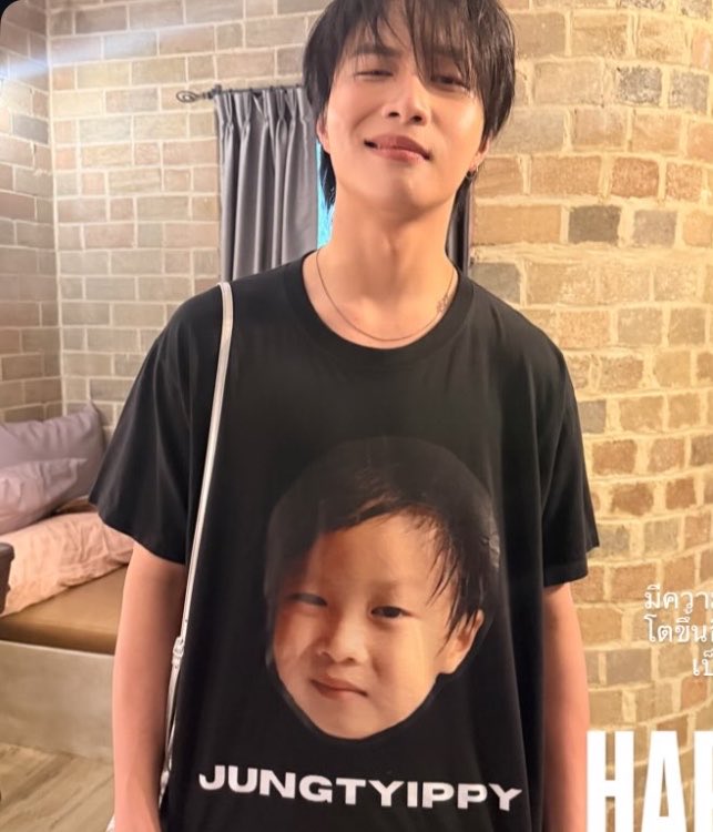 lillybaek's tweet photo. ดูเสื้อไอจํ๋งแต่ละตัวดิ 'จั๋งธีร์ดิวะ' 'JUNGT​YIPPY' สกรียเอง​ ใส่เอง​ หน้าตัวเอง​ ชื่อตัวเอง​ กูตราย555555555555555555 https://t.co/ZqJt852fBG