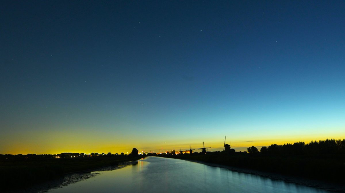 johan_klos's tweet photo. Goedemorgen nog #venus ging wel mooi onder maar geen #nachtwolken gezien rond #middernacht in #alblasserdam ben er wel klaar mee nu hopen dat ik ze tijdens de #vaart nog ga zien vanaf volgende week #weerfoto https://t.co/KemaOJXSrH
