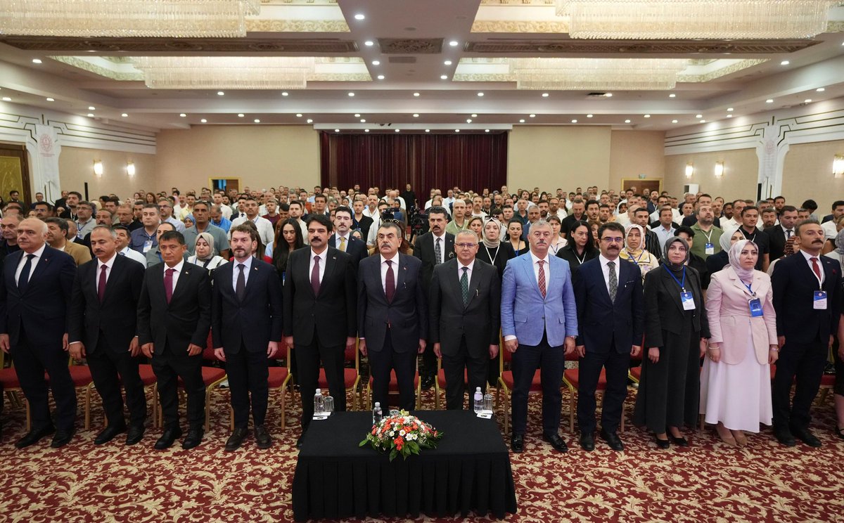 Yusuf__Tekin's tweet photo. 📍Ankara

Yurt Dışında Görevlendirilecek Öğretmenlerin Oryantasyon Toplantısı Açılış Programı’nda kıymetli öğretmenlerimizle bir araya geldik.

Bugün Türkiye, eğitim alanındaki tecrübesini öz güvenle paylaşan ve ortaya koyduğu uygulamaları ilgiyle takip edilen bir ülkedir.

Bakanlığımıza bağlı olarak 13 ülkede, 13 bin 266 öğrencimiz eğitim görmekte, 679 öğretmenimiz görev yapmaktadır.

Balkanlar’dan Türkistan’a, Körfez Bölgesi’nden Kuzey ve Orta Afrika’ya, Kuzey Kıbrıs Türk Cumhuriyeti’nden Suriye’ye kadar uzanan geniş bir coğrafyada görevlendirilecek yeni öğretmenlerimizle bu eğitim ağını daha da güçlendiriyoruz.

Bu vesileyle kıymetli öğretmenlerimize çalışmalarında muvaffakiyetler diliyor, programın hazırlanmasında emeği geçen herkese teşekkür ediyorum.