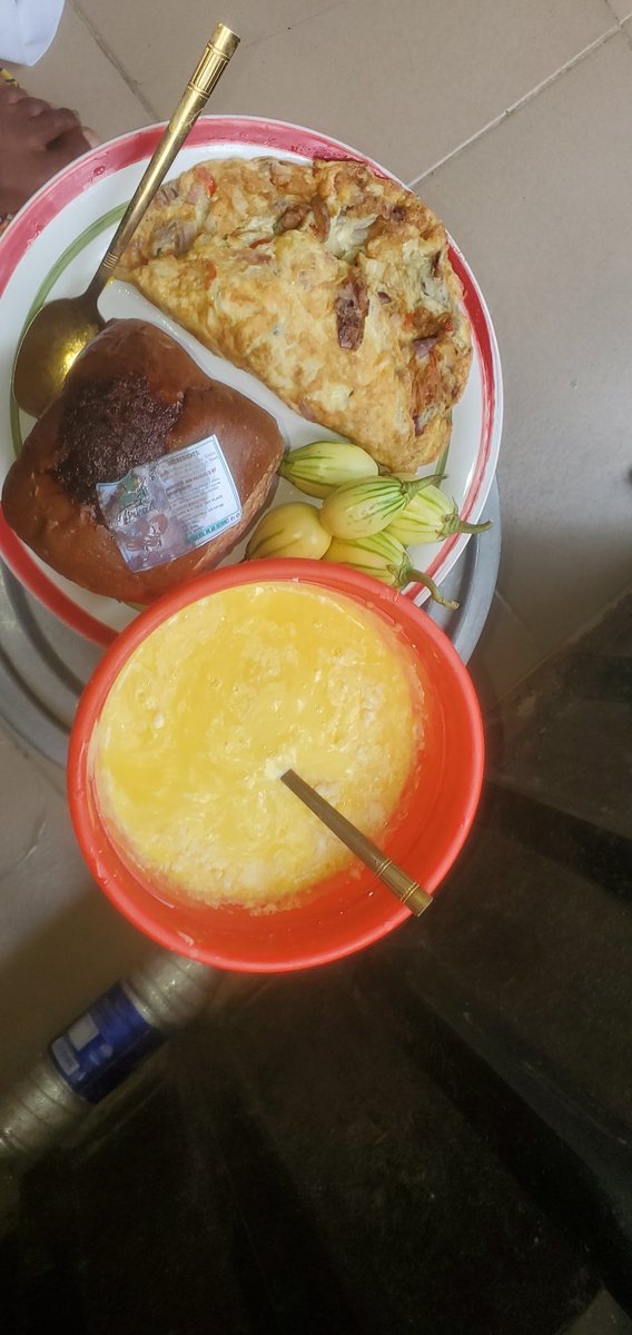 Uzinyia_Valery's tweet photo. I almost didn't believe that I will have breakfast today but after asking God he made provision.

Are you joining me or you're having something else 😏? https://t.co/2vm4PSmARD