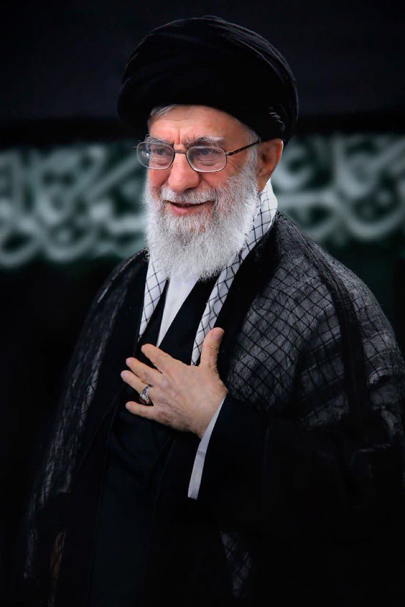 sedvav's tweet photo. رهبر شهید امت ایران جان خود را در راه خاک کشور ، عزت و مردم شریف ایران فدا کرد .
با اقتدار و مظلومانه به شهادت رسید .
تمام کسانی که ایشون رو میشناختند قلبشون تکه تکه شده 💔💔🏴🏴

#باید_برخاست
#ای_ایران_بخوان https://t.co/abBsO28EqY