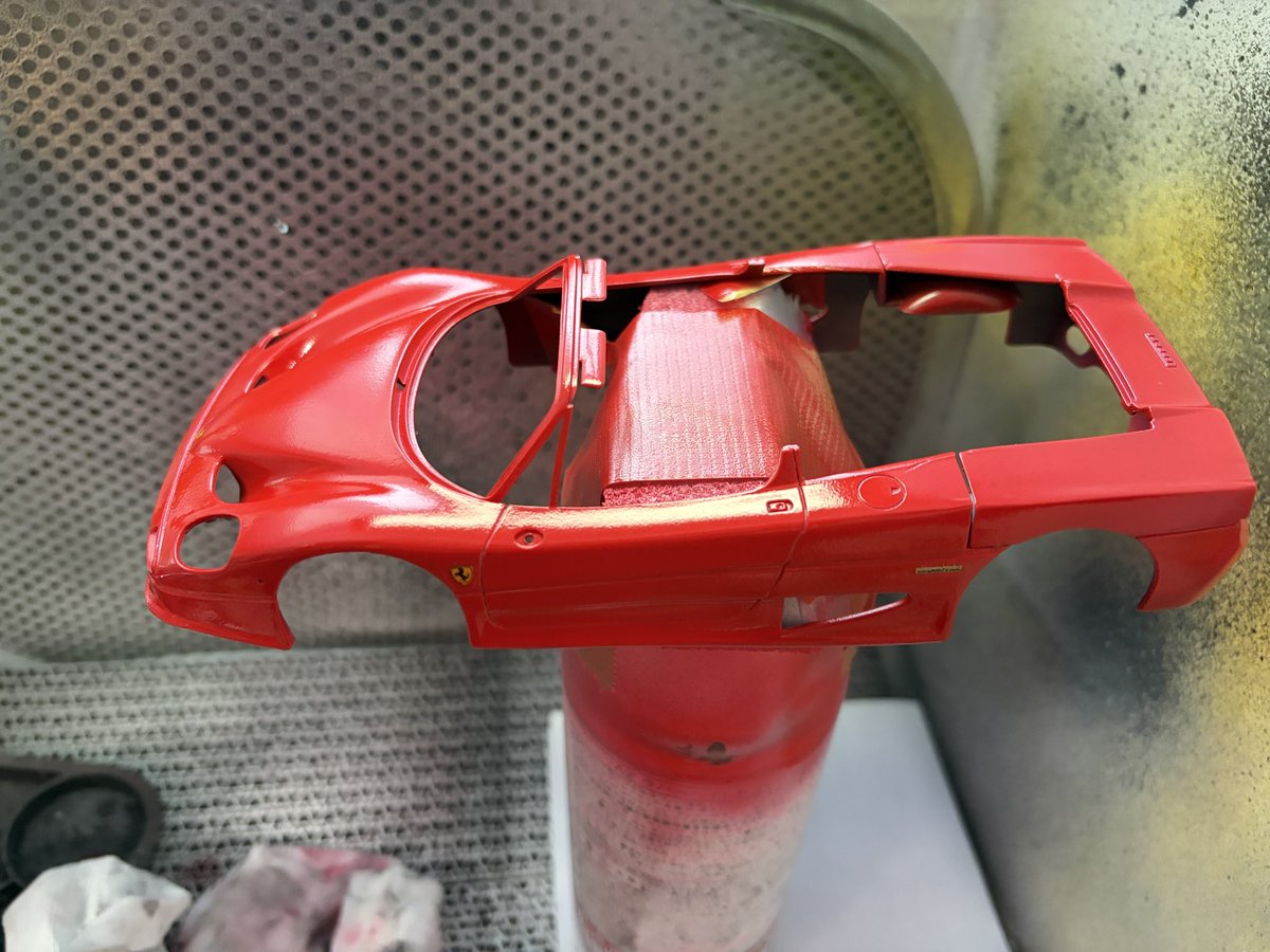 uzak1229's tweet photo. フェラーリF50改造
進捗！
ボディーのクリアー塗装！
タイヤホイール塗装！
#フェラーリ https://t.co/B5izs0aYEL
