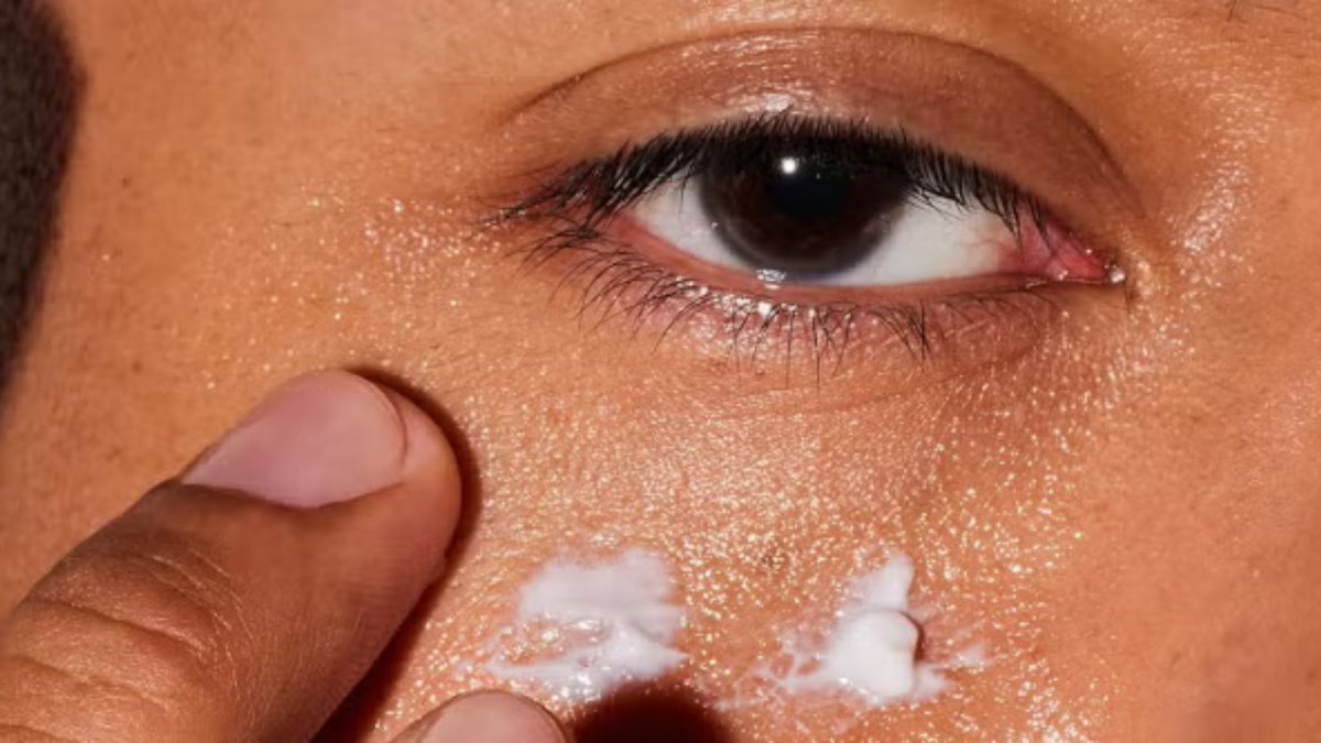 MensHealthZA's tweet photo. The solution to puffy, tired eyes is quicker than you think. https://t.co/YgtpV3a4Z1 https://t.co/RP9KrNP5pX