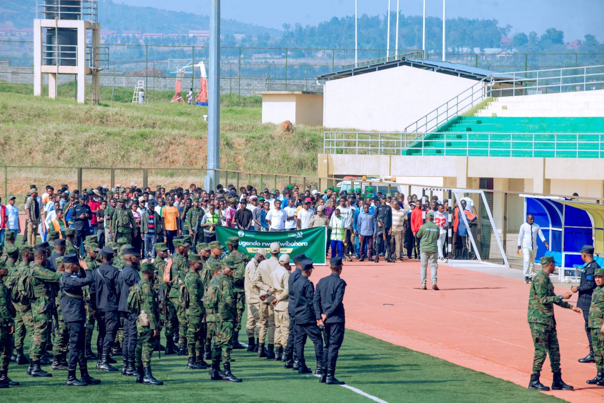 RwandaEast's tweet photo. @RwandaLocalGov @NyagatareDistr @MutabaziRich @PudenceR @rangira Uru rugendo rwatangiriye kuri Sitade y’Akarere ka Nyagatare rukaza guusorezwa i Gikoba mu Murenge wa Tabagwe ahari indake Perezida Paul Kagame yabagamo ubwo yari ayoboye urugamba rwo kubohora igihugu. https://t.co/kdUkwAKrfJ