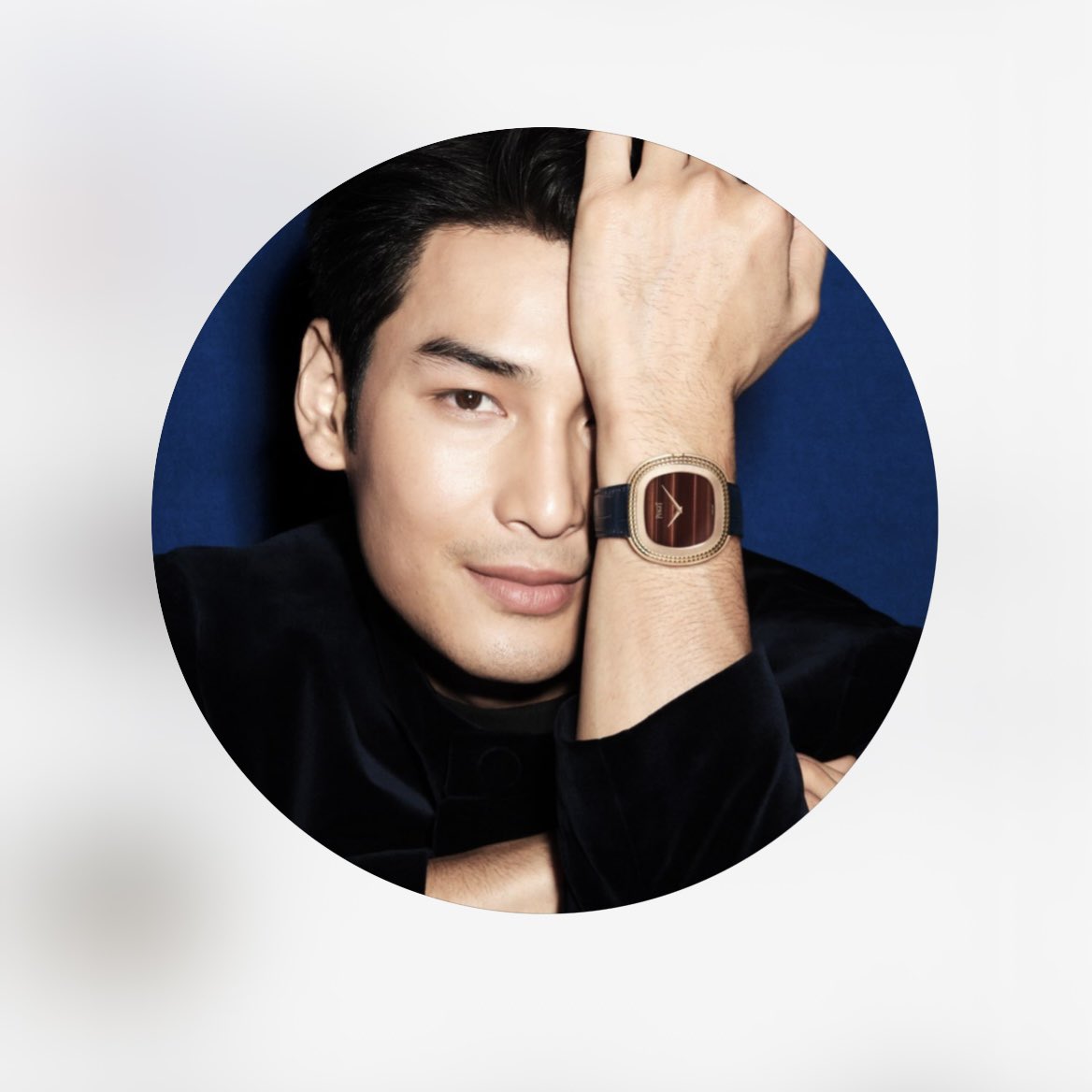 ApoNattawinofc's tweet photo. IG: apo555 #NewProfilePic 
>> https://t.co/ddCbE2H6Gs 

APO NATTAWIN PIAGET GLOBAL AMBASSADOR 

ที่สุดเลย ✨ @Nnattawin1 
#ApoNattawin #Piaget #MaisonOfExtraleganza https://t.co/4CP1kjQtxu