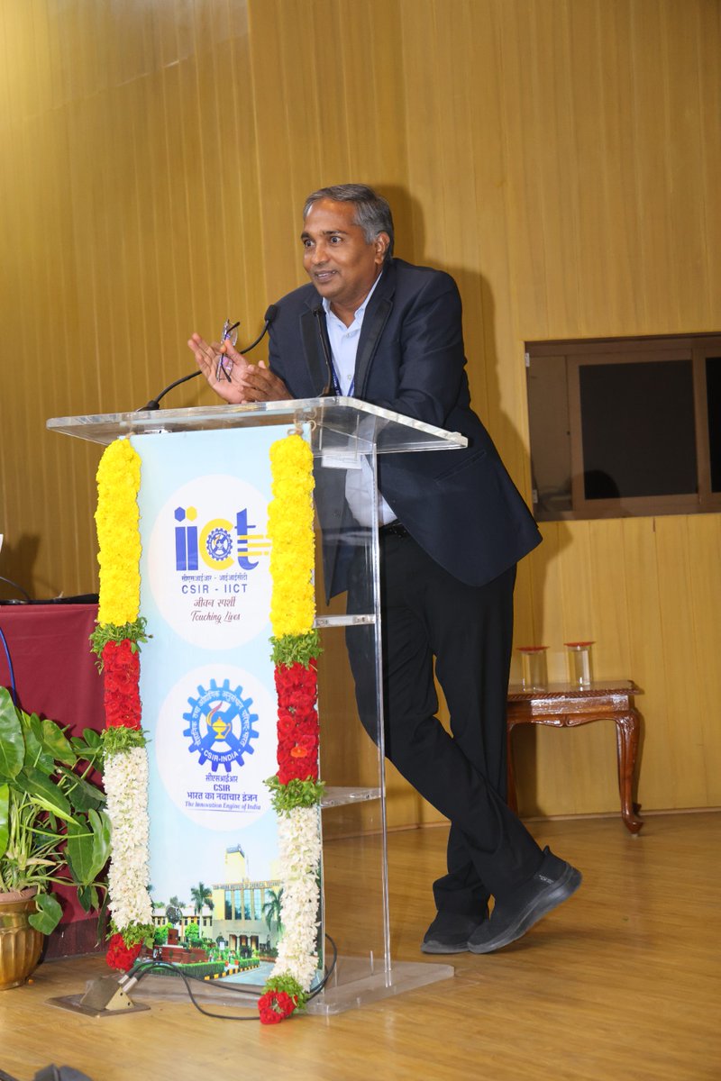 csiriict's tweet photo. A heartfelt farewell to our esteemed colleagues Dr. Kommu Nagaiah, Sri M. Balaiah, Sri C. Nataraju, Sri M. Madan Kumar, Dr. S. Indu Kumari, and Sri Mohammad Khadir on their superannuation after rendering more than two decades of distinguished service. 

@CSIRIndia @IndiaDST https://t.co/M2QJ8wtGH7