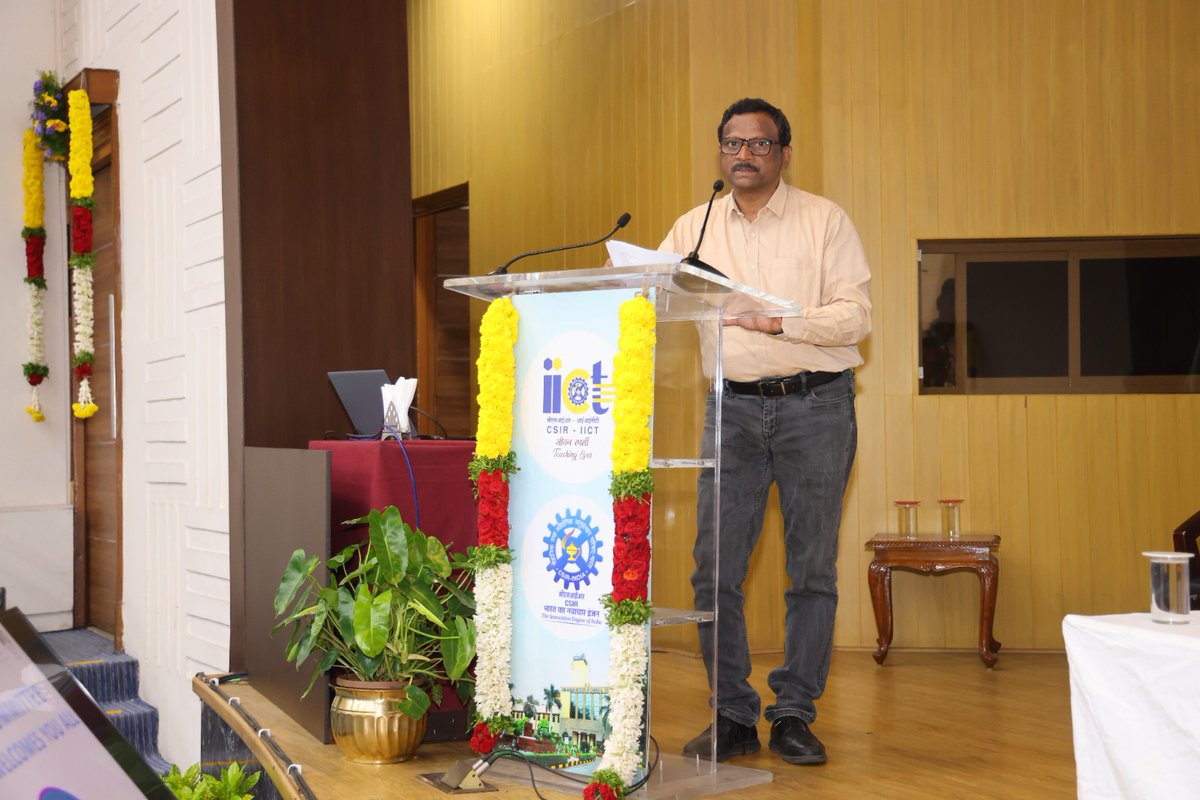 csiriict's tweet photo. A heartfelt farewell to our esteemed colleagues Dr. Kommu Nagaiah, Sri M. Balaiah, Sri C. Nataraju, Sri M. Madan Kumar, Dr. S. Indu Kumari, and Sri Mohammad Khadir on their superannuation after rendering more than two decades of distinguished service. 

@CSIRIndia @IndiaDST https://t.co/M2QJ8wtGH7