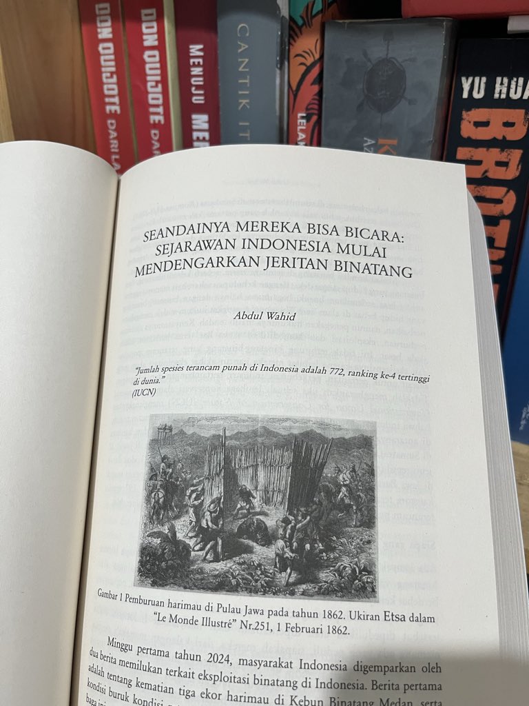msafarnurhan's tweet photo. Sudah saatnya menulis soal lingkungan, tidak hanya soal manusia—yang terlalu antroposentrik.

Salah satu tulisan sejarah dengan judul “Seandainya Mereka Bisa Bicara: Sejarawan Indonesia Mulai Mendengarkan Jeritan Binatang” dalam buku Bacaan Bumi: Pemikiran Ekologis untuk Indonesia.