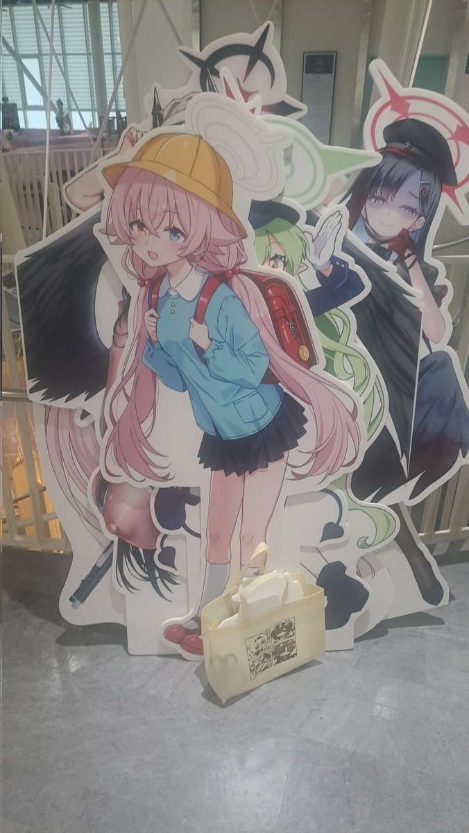 rcgxmod's tweet photo. 場佈與超大氣球 https://t.co/n8Ibh18q9p