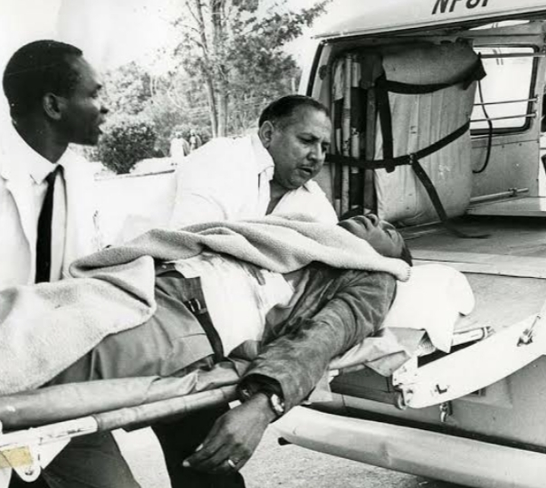TheKenyansX's tweet photo. 5th July, 1969:

Renowned economic planner, trade unionist, and Cabinet Minister Tom Mboya was assassinated outside Chani’s Pharmacy on Government Road (now Moi Avenue) in Nairobi. https://t.co/qU6o5mQOxN
