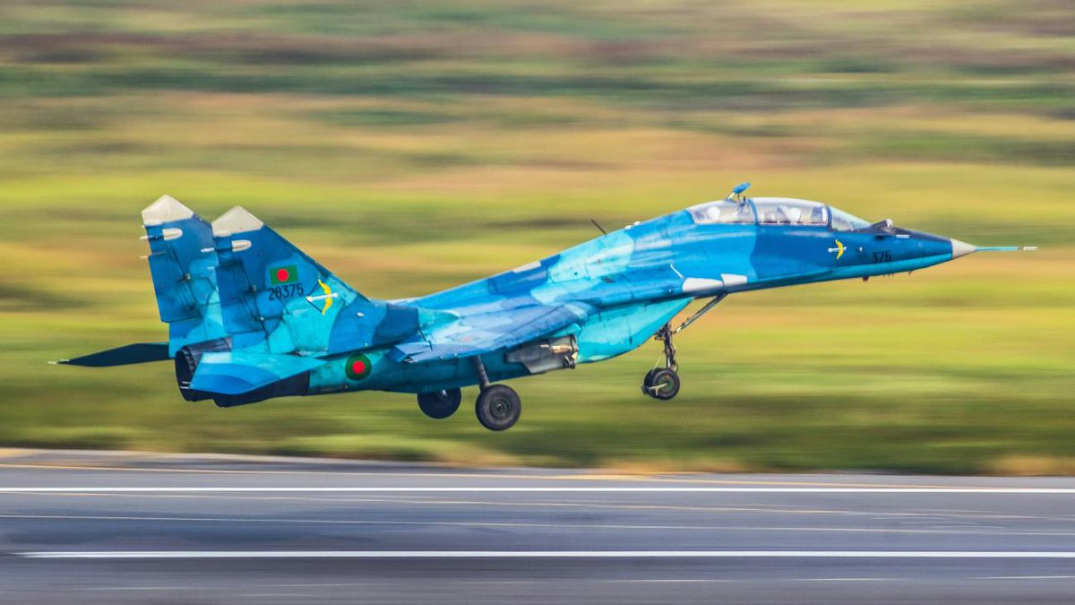 france_soir's tweet photo. Tensions Pologne-Ukraine : Varsovie refuse les MiG-29 à l’Ukraine sans drones en retour. Massacres de Volhynie et disputes historiques refont surface : « La vérité n’est pas négociable ».
#Pologne #Ukraine #Zelensky 

L'article en 1er commentaire 👇 https://t.co/QhPXj8tW4S