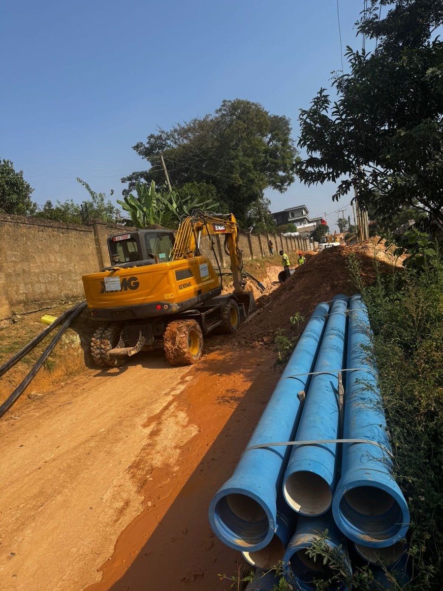 nwscug's tweet photo. Water Supply Interruptions for Customers on Mutungo Hill and Surrounding Areas
Over the past two decades, Greater Kampala has experienced rapid urban expansion, with new residential estates, commercial centres, industries, and informal settlements significantly increasing water demand beyond the capacity of the original distribution infrastructure.
To address this challenge, the Government of Uganda, through the National Water and Sewerage Corporation (NWSC), is implementing the Kampala Water Lake Victoria Water and Sanitation Project – Package 2B: Rehabilitation, Restructuring, Rezoning, and Extension of the Greater Kampala Metropolitan Area Water Supply Network.
Key Project Components:
https://t.co/3SxaYDrPPj of approximately 71 kilometres of large-diameter primary water transmission and distribution pipelines.
https://t.co/KLTGvz3Lye of three major service reservoirs at Kanyanya, Kabulengwa, and Mutungo.
https://t.co/0aXF9oXDND of three booster pumping stations at Kungu/Buwate, Kabulengwa, and Mutungo.
4.Associated operational facilities to support reliable water service delivery.
Upon completion, the project will significantly improve water supply to Kira, Kasangati, Kanyanya, Gayaza Road, Kitezi, Kawanda, Matugga, Kawempe, Nansana, Mutungo, Bweyogerere, Wakiso, and surrounding areas. It will benefit approximately one million additional people, bringing the total population served by NWSC in Greater Kampala to about six million people.
Pipe-laying works and installation of a 2-million-litre reservoir are currently ongoing on Mutungo Hill. These works require interconnecting the new system with the existing network, which may necessitate temporary water supply interruptions in the area.
Our engineers are working around the clock to complete the works as quickly as possible and to keep any disruptions to a minimum.
We sincerely regret the inconvenience caused and appreciate your understanding as we build a more reliable water supply system for the future
#waterman @NWSCMD