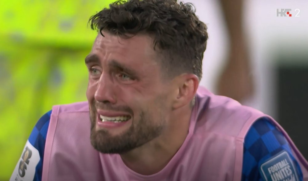 kanya2779337722's tweet photo. Ima sve u životu, ali čovjek iskreno plače. Pa oni koji kritiziraju Vatrene neka pogledaju tu ljubav i igru za Hrvatsku.. Hvala Mateo, uz tebe smo. https://t.co/gQHk4wx0Zx