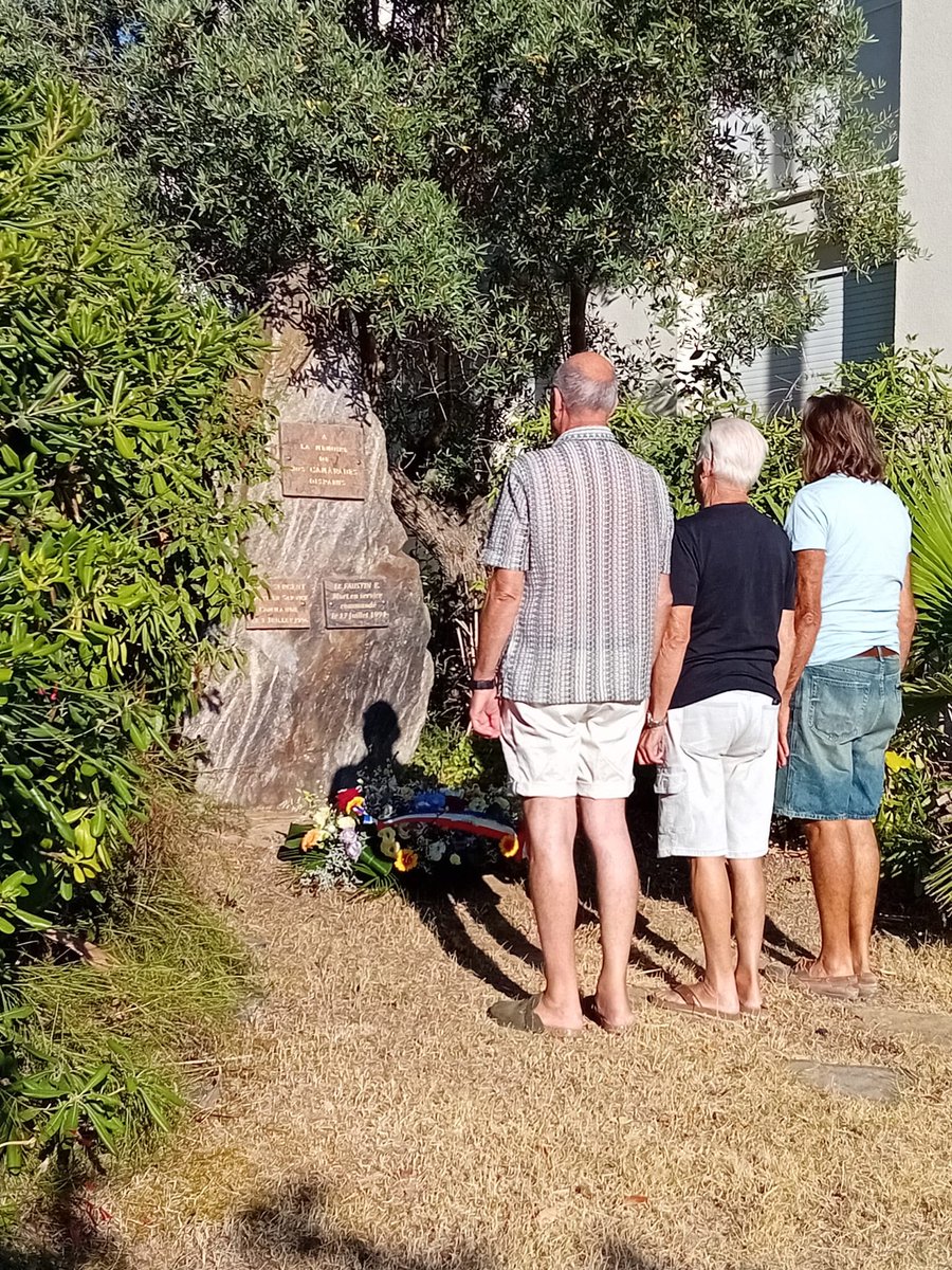 SDIS83's tweet photo. 🇫🇷 Devoir de mémoire 
Moment de recueillement et de commémoration au centre d’incendie et de secours de Hyeres, en hommage à Hervé Sergent, sapeur-pompier volontaire, décédé en service commandé le 03 juillet 1996. 
Nous ne l'oublions pas 🕯 https://t.co/SkMMoSSumQ