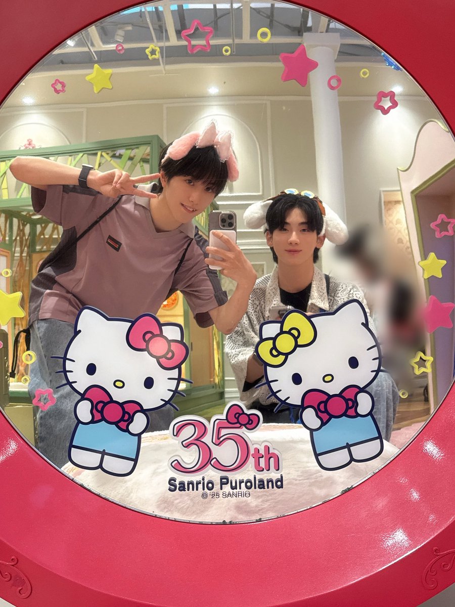 Yuma___1202's tweet photo. はるとと2人でサンリオピューロランドへ🩷💙

はるとが誘ってくれて、僕も初めてだったので2人で可愛い空間に大はしゃぎでした🤭
インスタにたくさん写真載せます📸

（撮影失敗したブレブレのマイメロちゃん…）

#サンリオ #神戸セーラーボーイズ #神戸セラボ https://t.co/NqhAZHCM0i