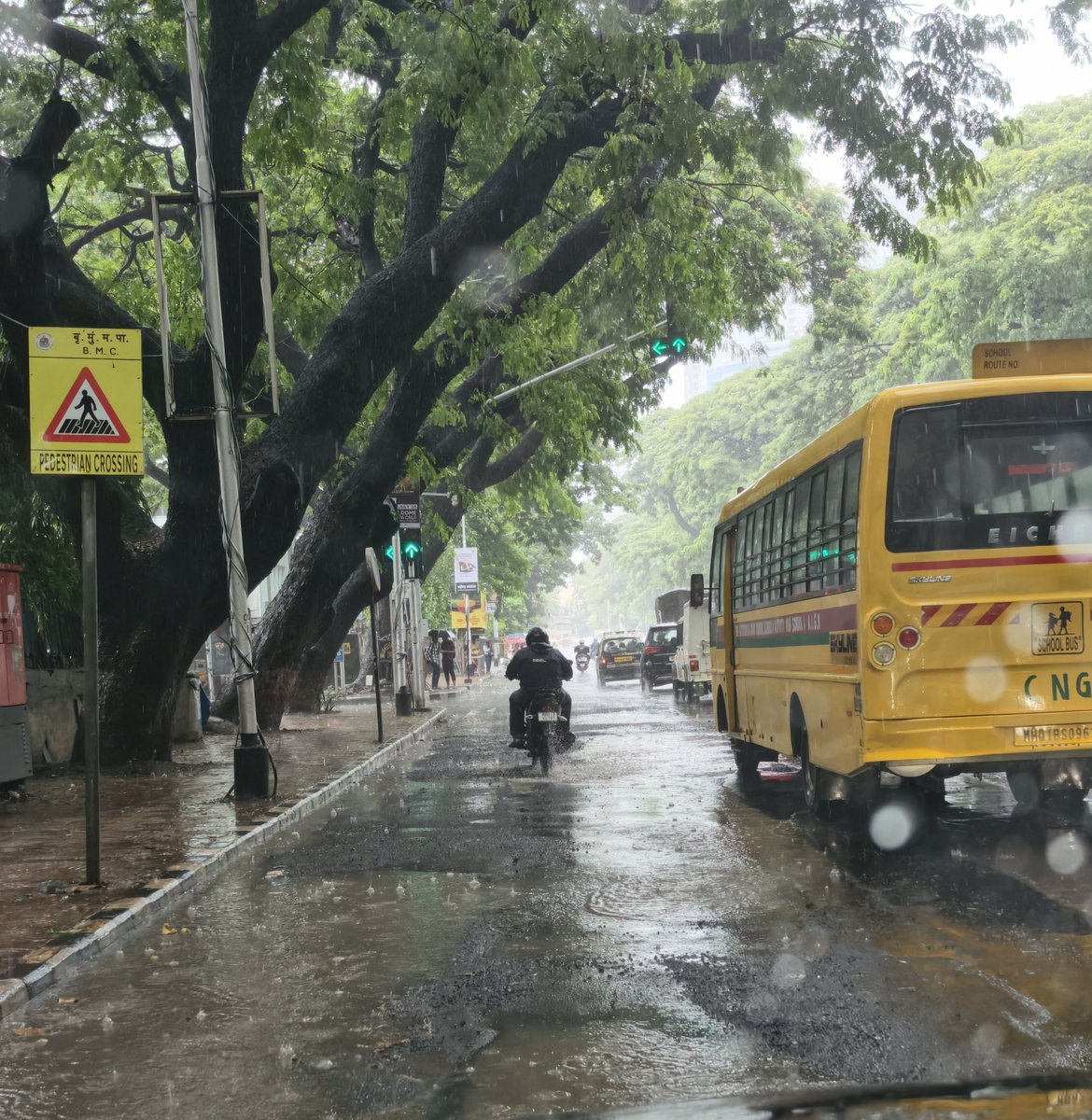 MNCDFbombay's tweet photo. Attn: @mybmc
This entire lane is washed out near SRCC centre for child development, Keshavrao Khadye Marg, Worli.

Please fix.

#MNCDFflyingSquad https://t.co/Oe2bsaLdOX