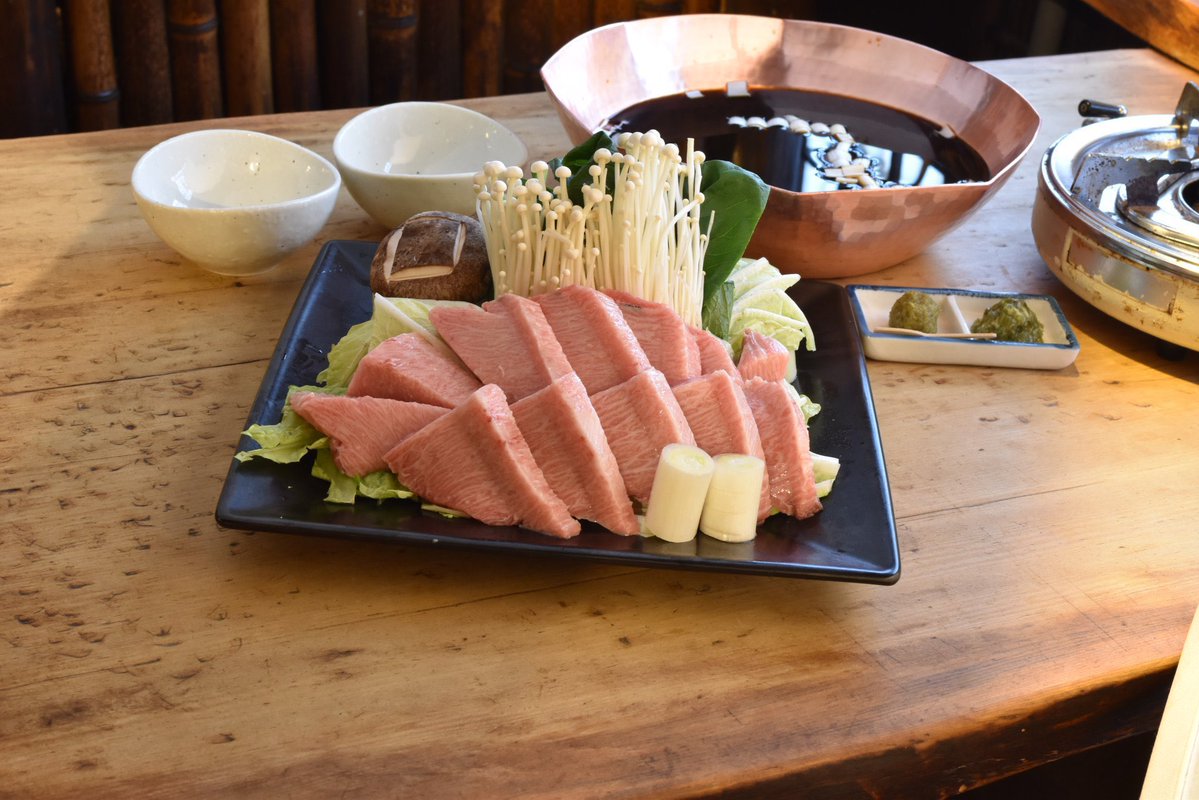 Asakusa_Ichimon's tweet photo. 現在、集英社より好評発売中の
『Bite! The World 上白石萌音と世界をガブリ！』
にて #一文本店  #極上ねぎま鍋 ご紹介頂きました。ありがとうございます。

上白石萌音様もお召し上がり頂いた #ねぎま鍋 是非ご賞味下さいませ。 

#上白石萌音 #浅草グルメ #上白石萌音と世界をガブリ https://t.co/4AFpx5N8Ml
