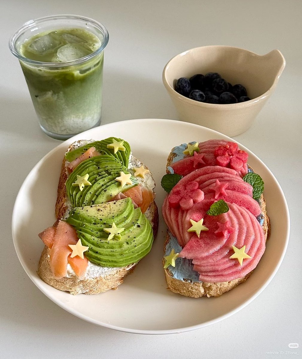 lunecrumbss's tweet photo. whimsical breakfast https://t.co/GsCfkcDFcK