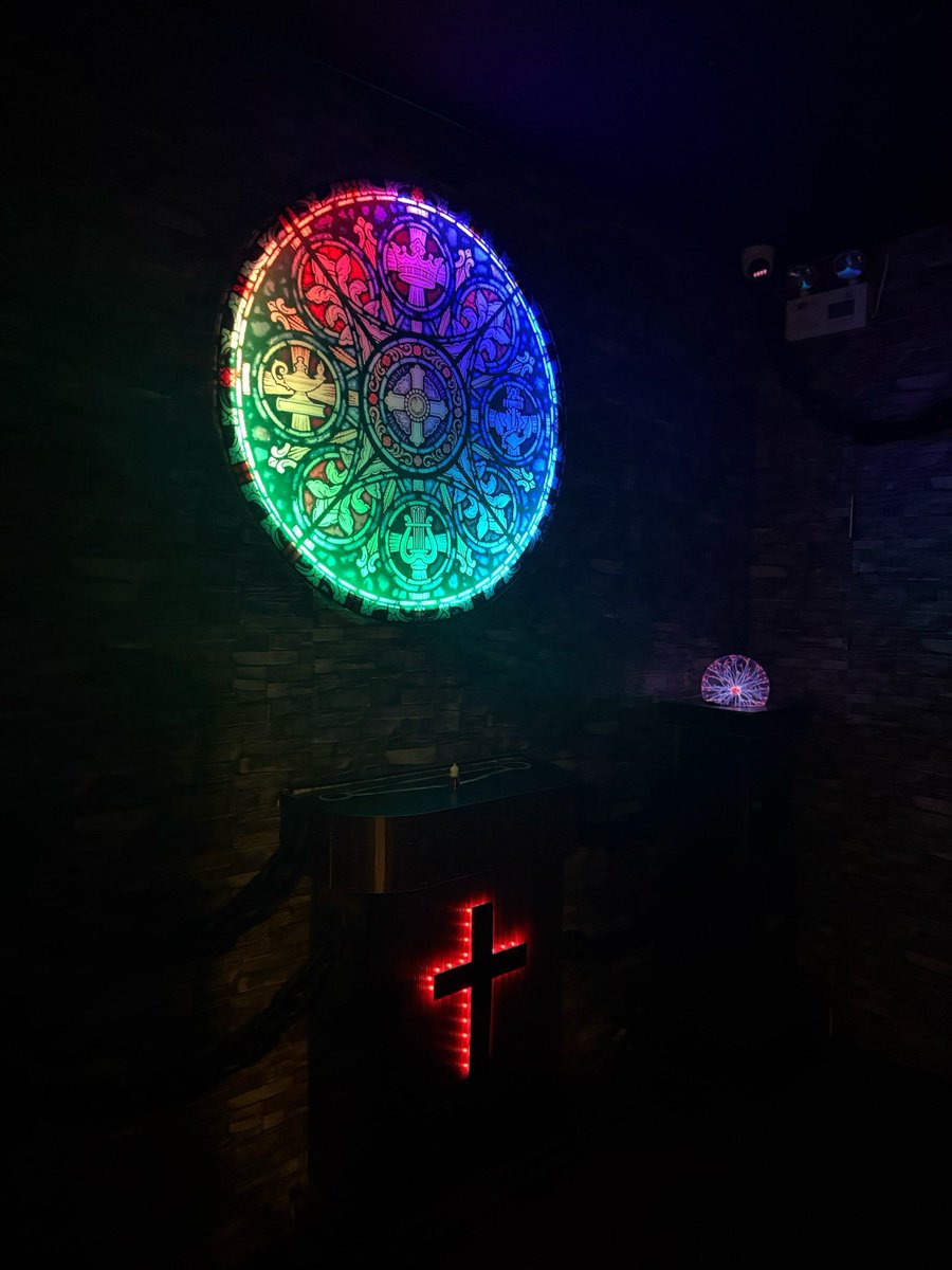 MauriceGraktqk's tweet photo. This tiny escape room has 5 min to solve puzzles u0026 break out—pro tip: hidden clues are everywhere, don’t overthink it! https://t.co/Ra7YYIjRcJ